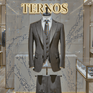 Terno Cinza Escuro Risca de giz